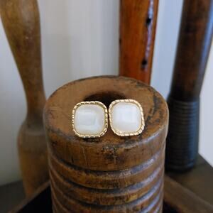 Women's Fashion Homaica Marble Stud Earrings in Champagne White